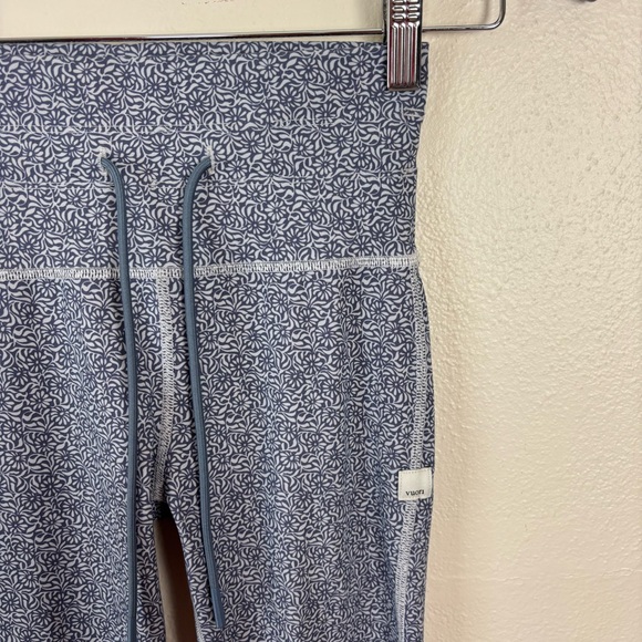 Vuori Daily Legging Women’s Sz XS Azure Mini Samba Floral Print Activewear VW323 - Picture 4 of 9